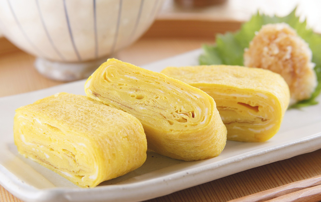 Tamagoyaki (Homemade Japanese Sweet Rolled Omelet)